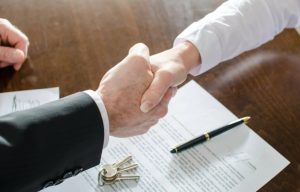 Основы работы адвоката по договорам: важность экспертизы и юридического сопровождения